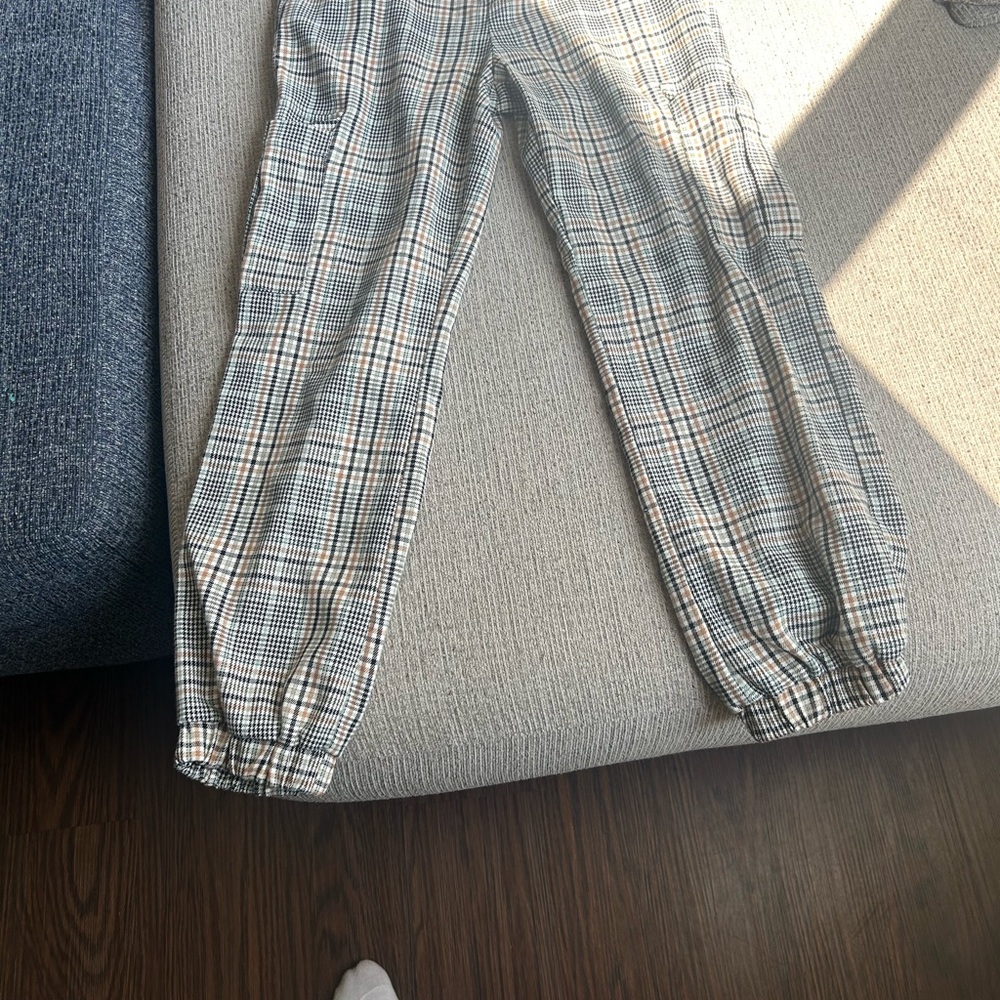 Forever 21 Kids Plaid Joggers - Gray and Black and tan